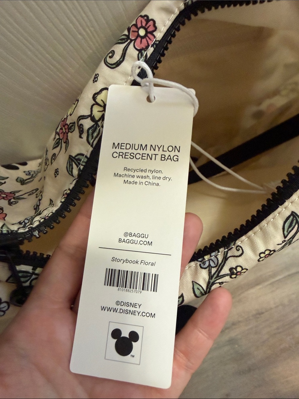 W/charm-Baggu medium crescent bag and charm Storybook floral Disney collab BNWT - Picture 6 of 11